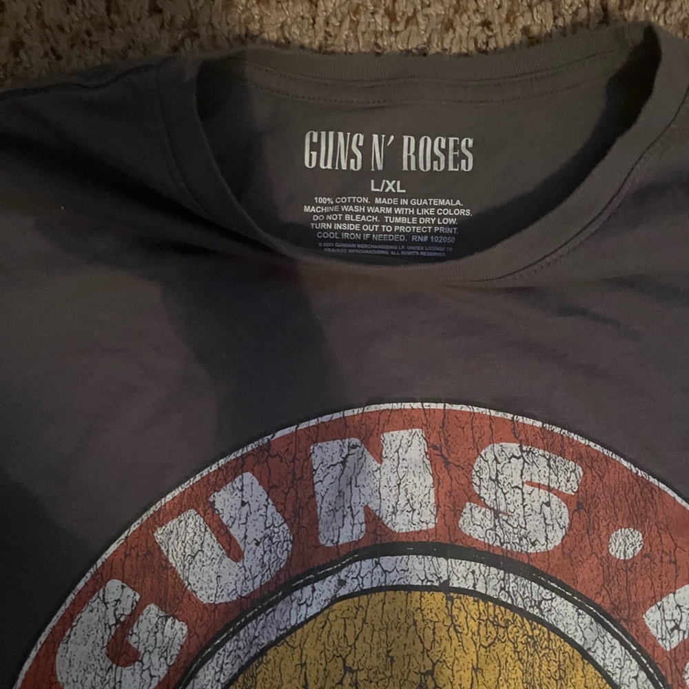 Gray Short Sleeve Guns n Roses Tee